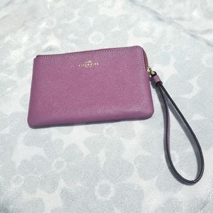 NWOT lavender Coach wristlet